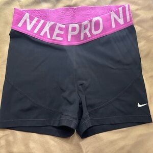 Nike Women's Athletic Shorts in Black and Pink (M)